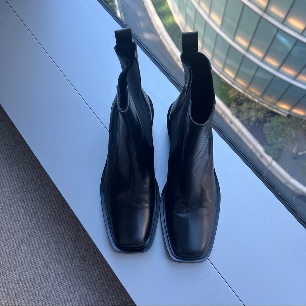 Frame Chelsea Ankle Boot - Picture 2 of 4